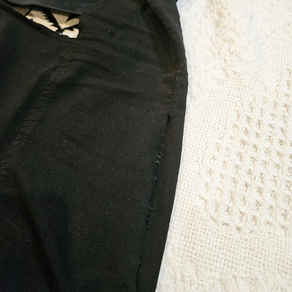 3/$15 🌺H&M Geometric Bodycon Dress - Picture 9 of 13